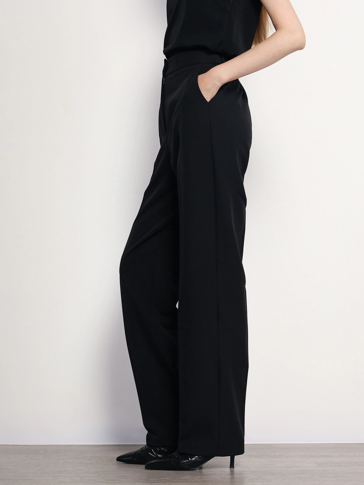 Брюки расклешенного кроя с эластичным поясом